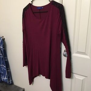 Tunic top with lace sleeve detail